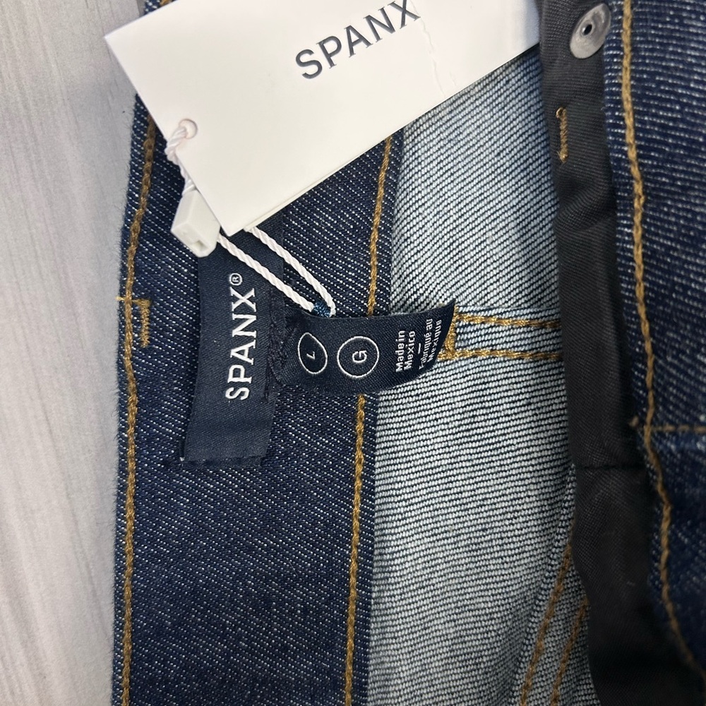 NEW SPANX Women's‎ Jeans Flare Leg Dark Blue Sz L - Picture 2 of 6